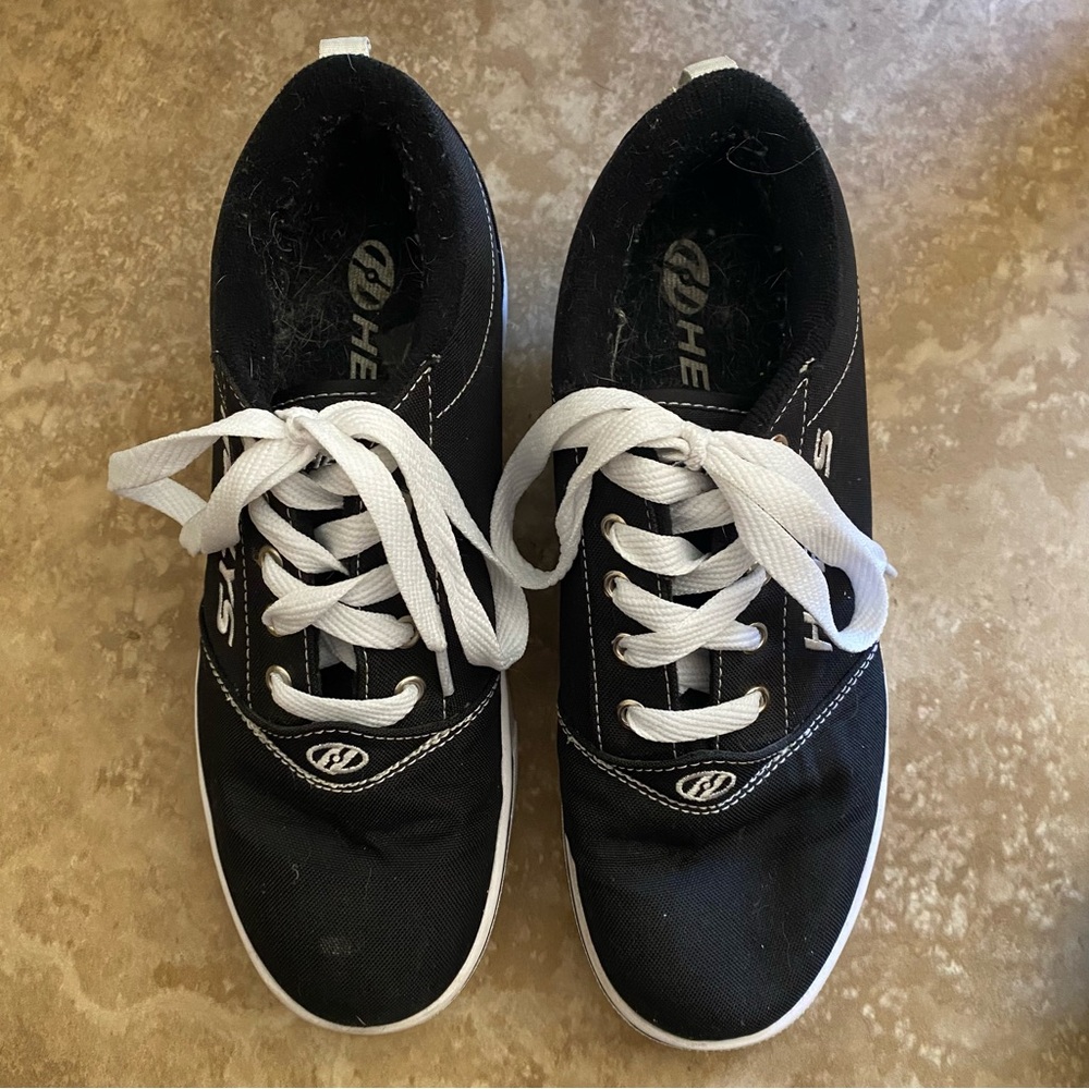EUC-Heeleys in black. Size 7